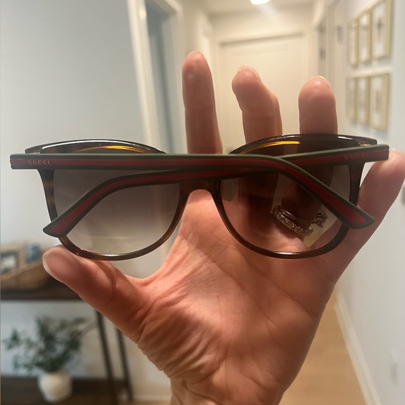 Gucci sunglasses from Italy - Picture 3 of 7